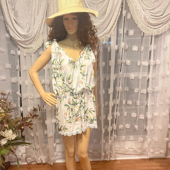Plump Pretty Sugar Floral Romper - Picture 1 of 3